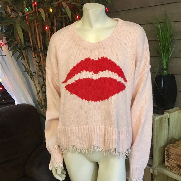 Wildfox Sweaters - WILDFOX Luna Pink “First Kiss” Frayed Sweater L